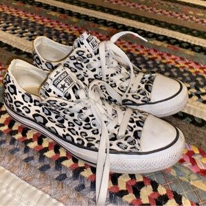 Converse Cheetah print